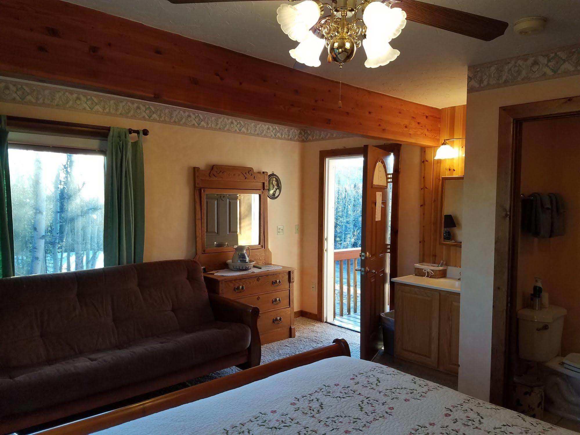Denali Touch Of Wilderness B&B ฮีลี ภายนอก รูปภาพ
